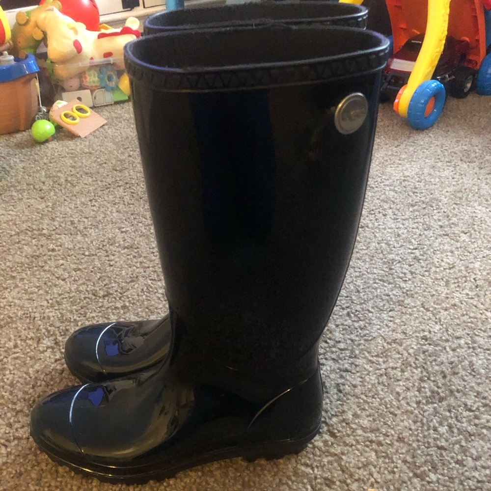 Ugg rain boots